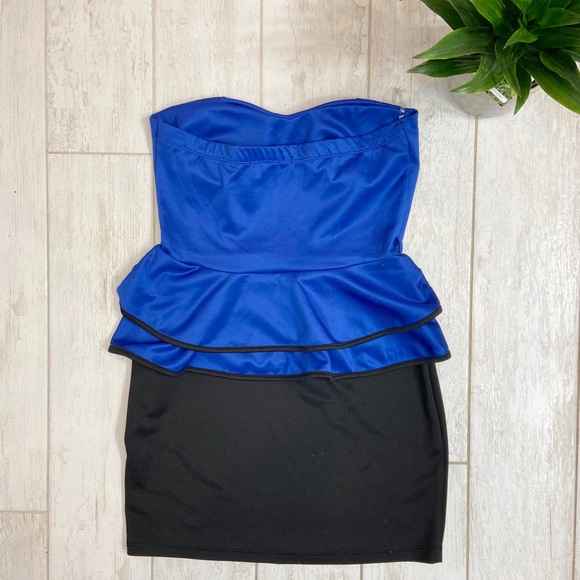 Eclipse Peplum Dress - Picture 3 of 3